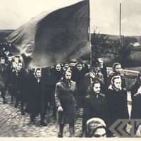 The procession to the cemetery of revolutionary