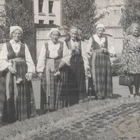 The group of folk narrators