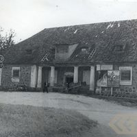 Former Vijciems manor barn