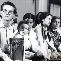 Rīgas folkloras ansambļu skates dalībnieki Māris Muktupāvels, Dīvs Reiznieks, Ilga Reizniece, Anete Bička un Ruta Margoļina