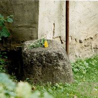 Stone near the gates of Dundaga castle