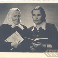 The folklore informant Alvīne Lesiņa and linguist Maiga Putniņa