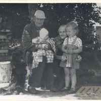 Teicējs Alberts Zurkovs ar ģimeni