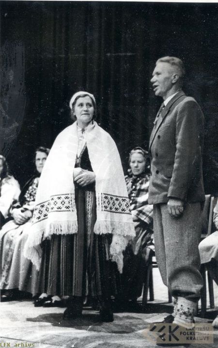 Folk singers Līna Kuģe and Žanis Ābele
