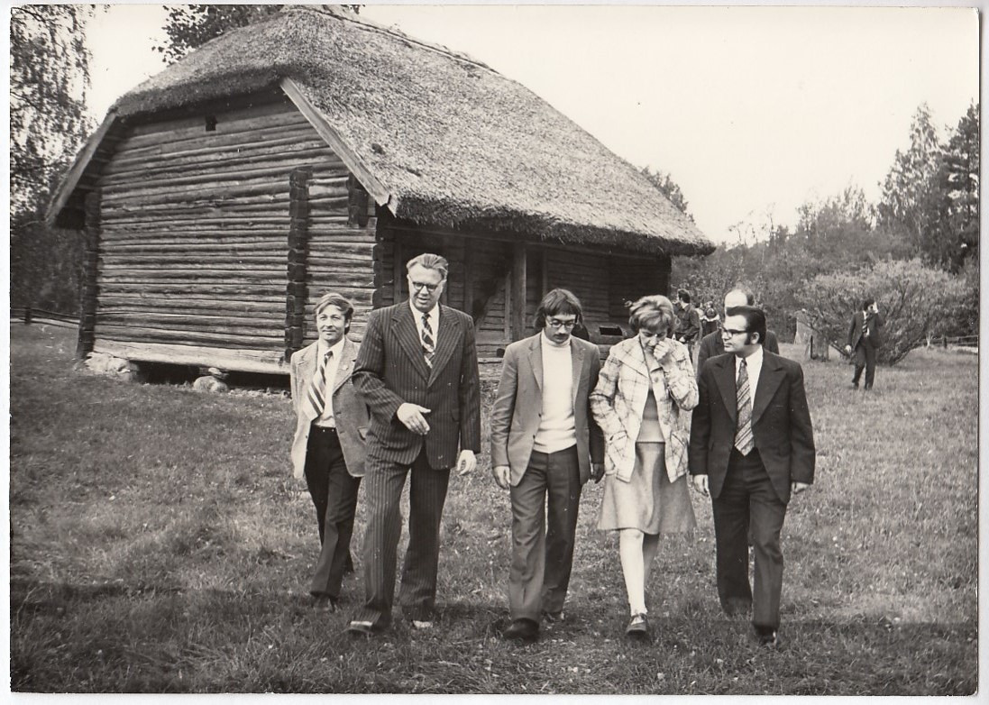 Vitālijs Lozda kopā ar citiem Dzejas dienas Valkas rajonā