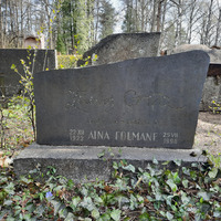 Žaņa Grīvas un Ainas Folmanes kaps