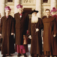 Bīskapi Boļeslavs Sloskāns (pirmais no kreisās) un Jāzeps Rancāns (otrais no kreisās) vizītes laikā Romā, 20. gs. 60. gadi.