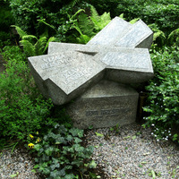 Vizmas Belševicas un Klāva Elsberga atdusas vieta Raiņa kapos