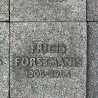 Dzejnieka Friča Dziesmas atdusas vieta Stokholmas Meža kapos