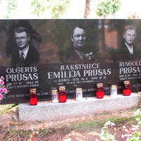 Emīlijas Prūsas ģimenes piemiņas vieta Pļaviņu Bārakalna kapos