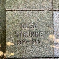 Kultūras darbinieces Olgas Strunkes atdusas vieta Stokholmas Meža kapos