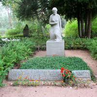 Dzejnieka Friča Bārdas un ģimenes atdusas vieta Umurgas kapos