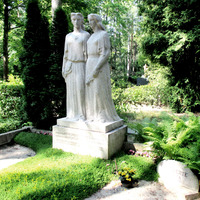 Pētera un Antona Birkertu kapa piemineklis Lielupes kapsētā
