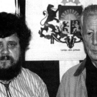 Radio Sweden latviešu redakcijas vadītājs Vilnis Zaļkalns un vēsturnieks Uldis Ģērmanis 90. gadu vidū Stokholmā