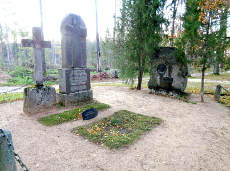 Rakstnieces Tirzmalietes un viņas tēva Andrieva Dzelzkalna piemiņas vieta