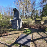 Teodora Zaļkalna kapa piemineklis
